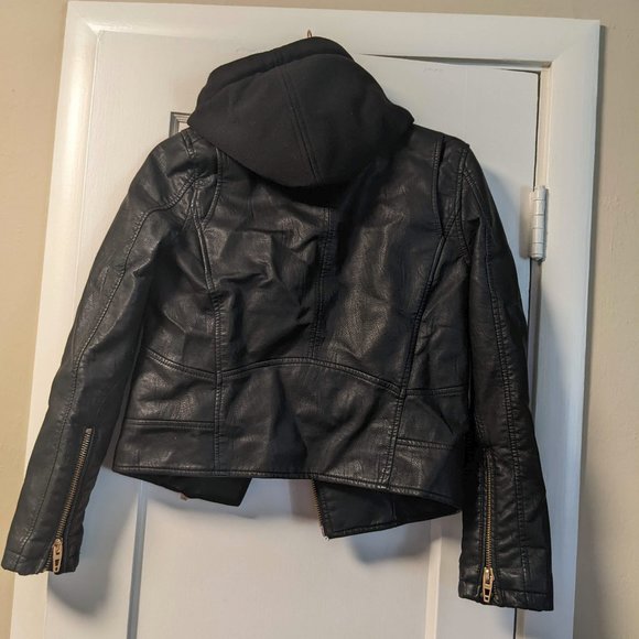 BLANKNYC Faux Leather Hooded Crop Moto Jacket -- Black & Gold - Picture 3 of 3